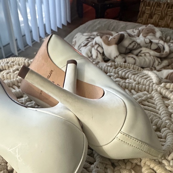 ANTONIO MELANI Classic White Heels - Picture 8 of 9